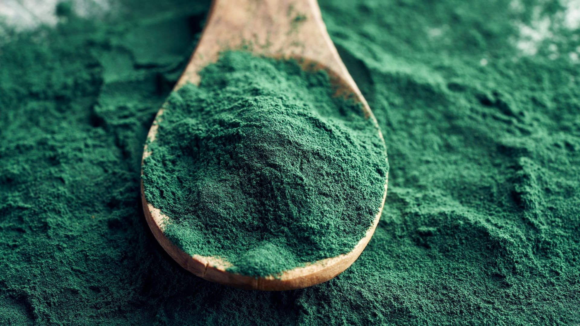 Makama – Espirulina qué es, beneficios y cómo incluirla en tu rutina diaria